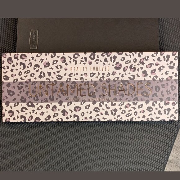 Beauty Evolved, “Untamed Shades” Eyeshadow Palette – 24 Shades | New - Picture 2 of 8